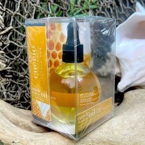 NEW IN BOX Cuccio Naturale Luxury Spa Milk & Honey Cuticle Revitalizing Oil